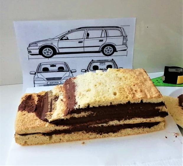 upečený korpus narežeme, naplníme, vychladíme 3d auto bez poťahu 1