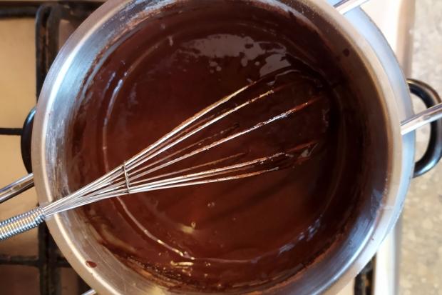 Čokoládovo - orechová torta s banánom - recept postup 4