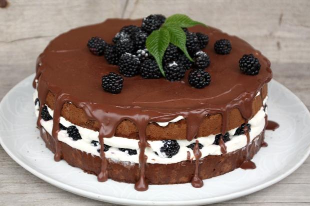 Čokoládovo smotanová torta s černicami - recept postup 1
