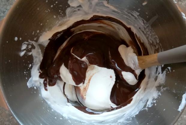 Čokoládovo-višňová torta - recept postup 4