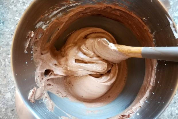 Čokoládovo-višňová torta - recept postup 5