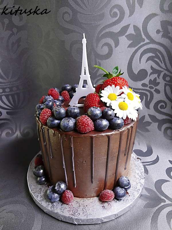 Čokoládovo torta s ovocím