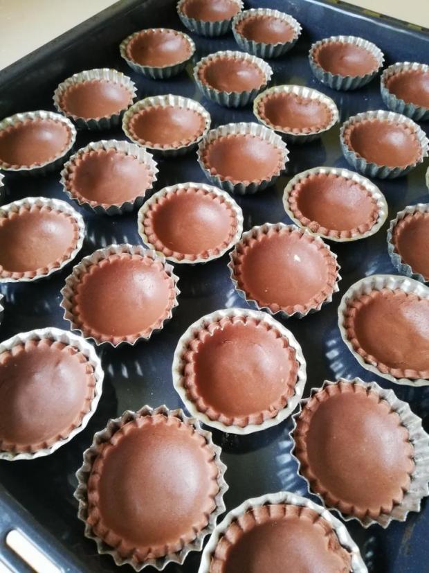 Kakaové košíčky s orechovou plnkou - recept postup 2