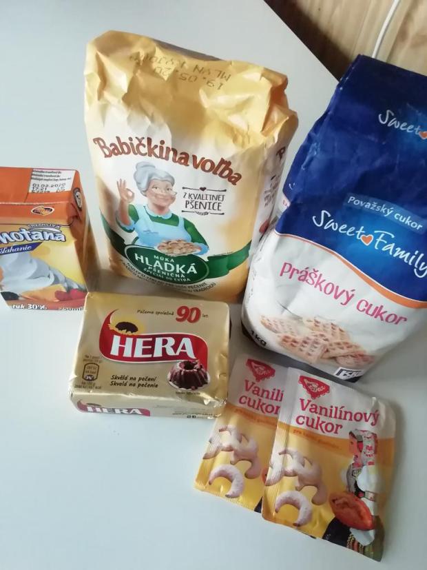 Jemné koláčiky zo šľačkoveho cesta. - recept postup 1