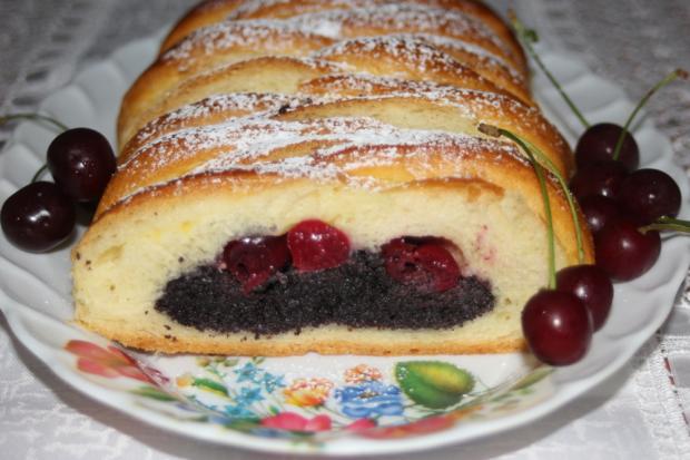 Pletený makový - koláč s višňami, recept