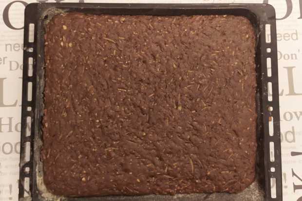 Hrnčekový jablkový koláč s kakaom a orechmi - recept postup 2