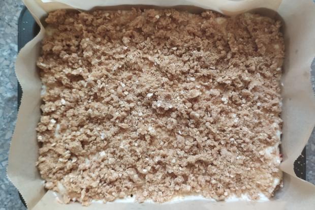 Hrnčekový jablkový koláč bez miesenia - recept postup 5
