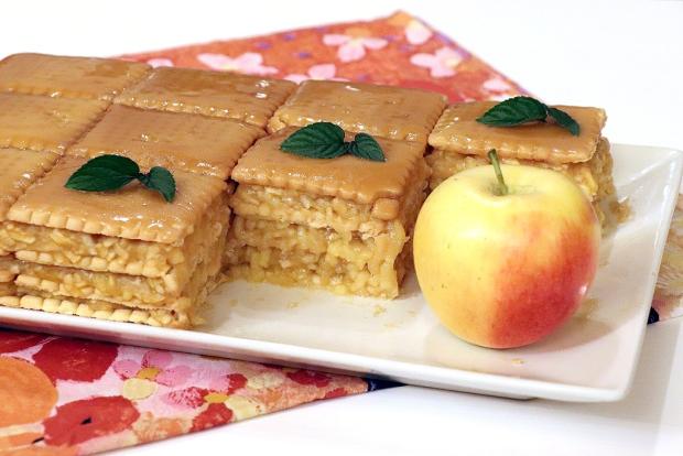 Nepečený jablkový koláč s BB keksami - recept