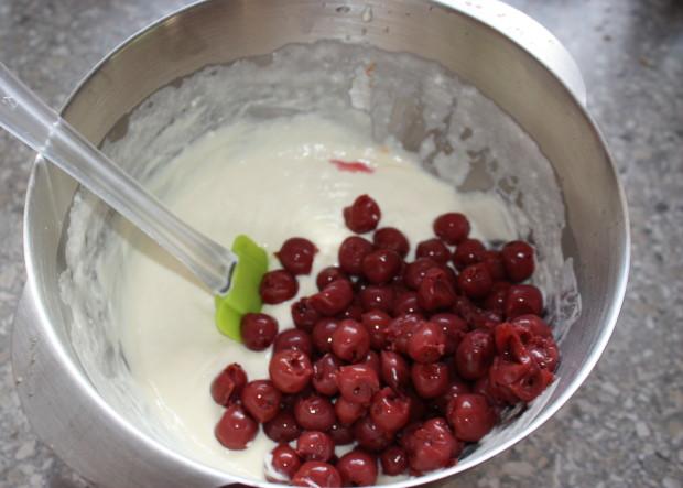 Kakaovo tvarohový koláč s višňami - recept postup 7