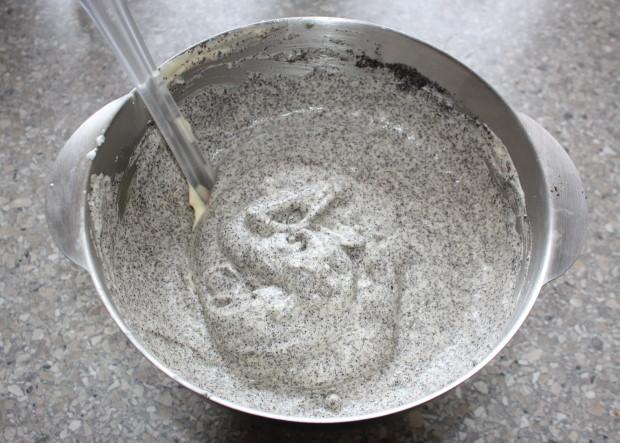 Maková roláda s tvarohovým krémom - recept postup 2