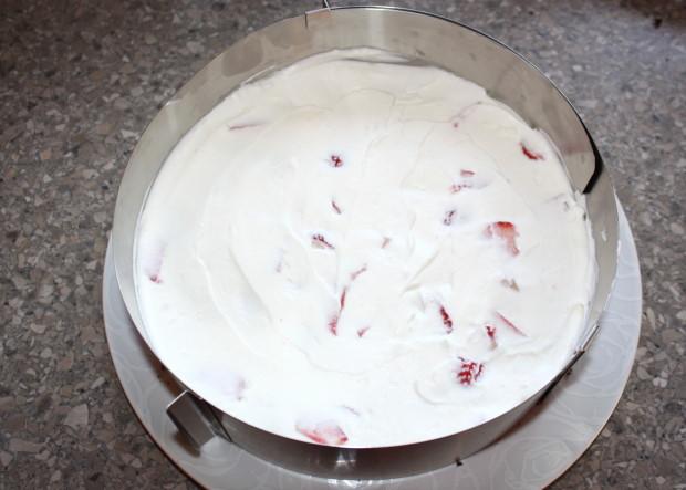 Jahodová torta s makovým korpusom - recept postup 7
