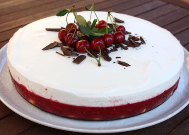 Fantastická nepečená višňová torta