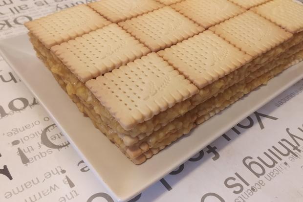Nepečený jablkový koláč s BB keksami - recept postup 3