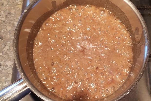 Nepečený jablkový koláč s BB keksami - recept postup 4
