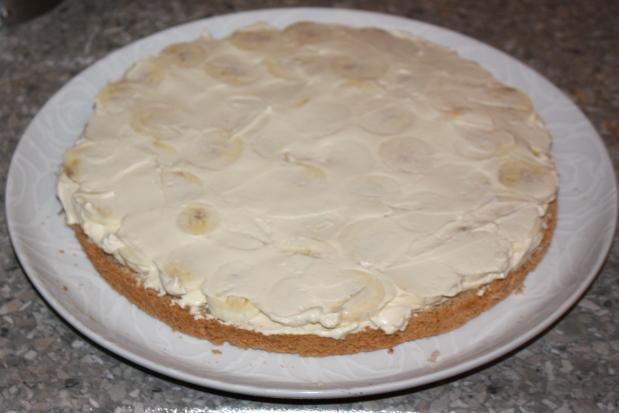 Mandľovo - karamelová torta s banánmi - recept postup 11