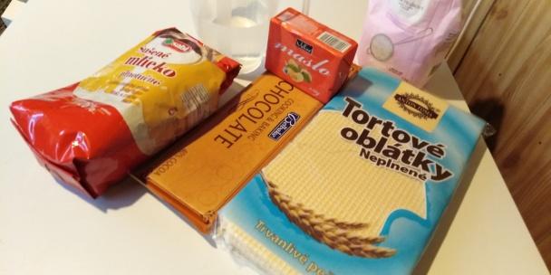 Tortove oblátky plnené sušeným mliekom. - recept postup 1