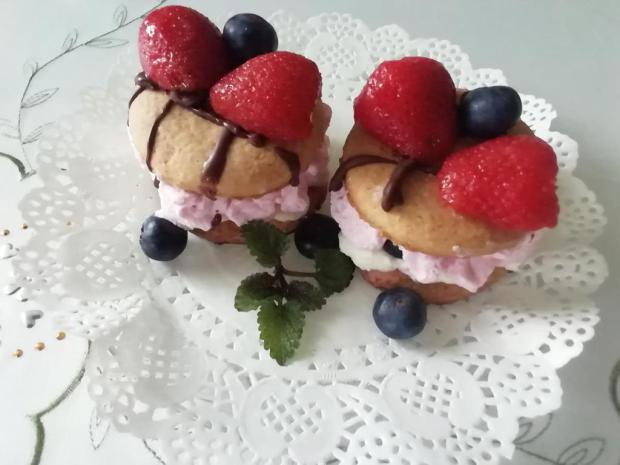 Medové kolieska plnené mascarpone a ovocím. - recept postup 5