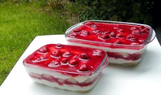 Tvarohovo-smotanový dezert s jahodami - recept