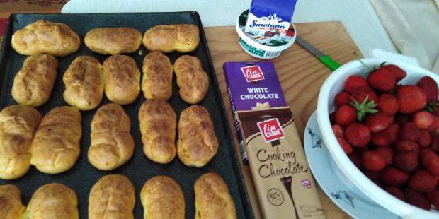 Jahodové pokušenie z odpaľovaneho cesta. - recept postup 3