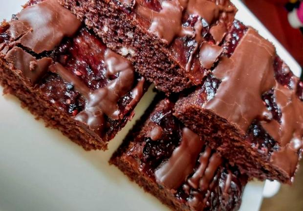 Koláč z kyslého mlieka s čokoládou - recept