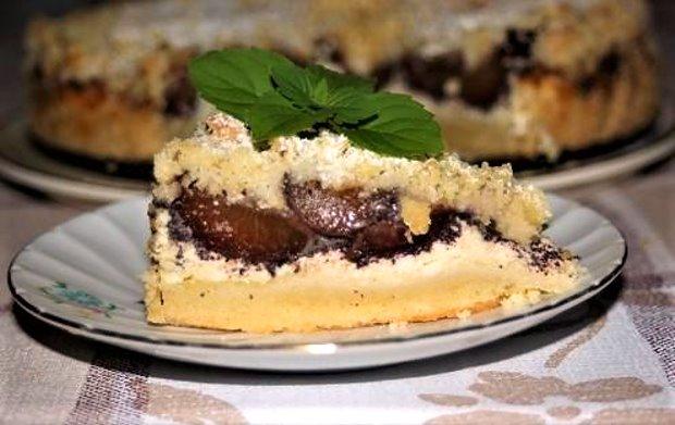 Sypaný tvarohový koláč so slivkami a makom - recept