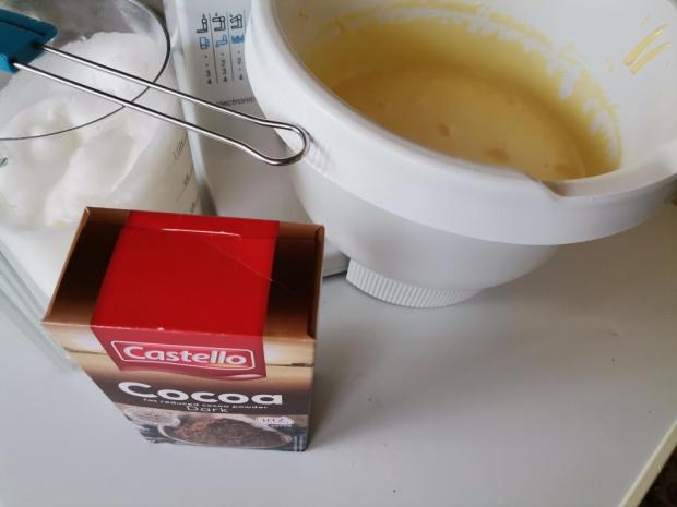 Obrátený jablkový zákusok s karamelovou šľahačkou. - recept postup 3