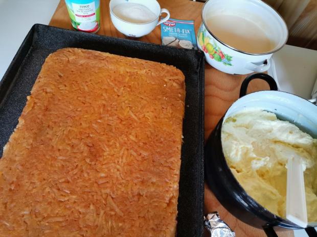 Obrátený jablkový zákusok s karamelovou šľahačkou. - recept postup 6