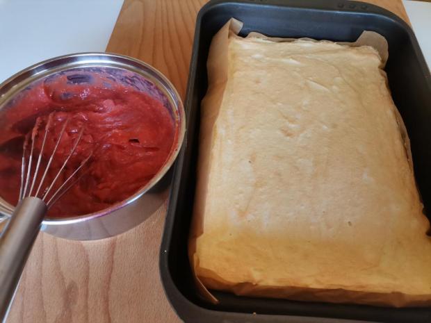 Jahodové kocky so snehovým plátom - recept postup 5