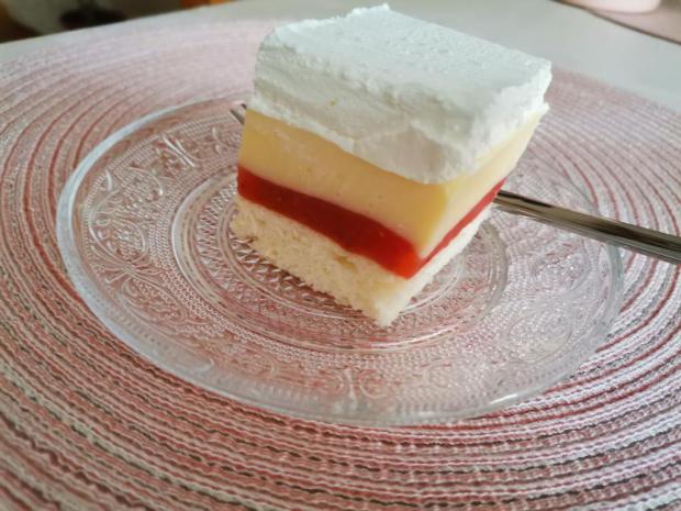 Jahodové kocky so snehovým plátom - recept postup 12