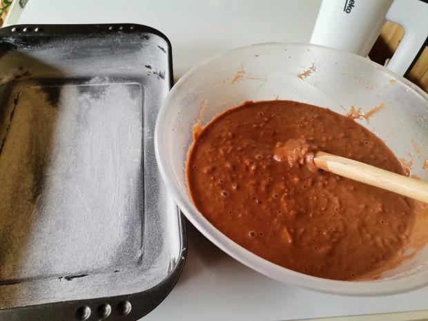 Hrnčekový jablkový koláč s kakaom - recept postup 2