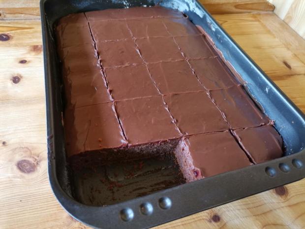 Hrnčekový jablkový koláč s kakaom - recept postup 7