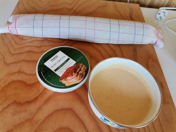 Kakaová roláda s mascarpone a čokoládou - recept postup 3