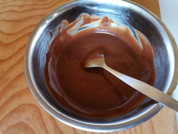 Kakaová roláda s mascarpone a čokoládou - recept postup 6