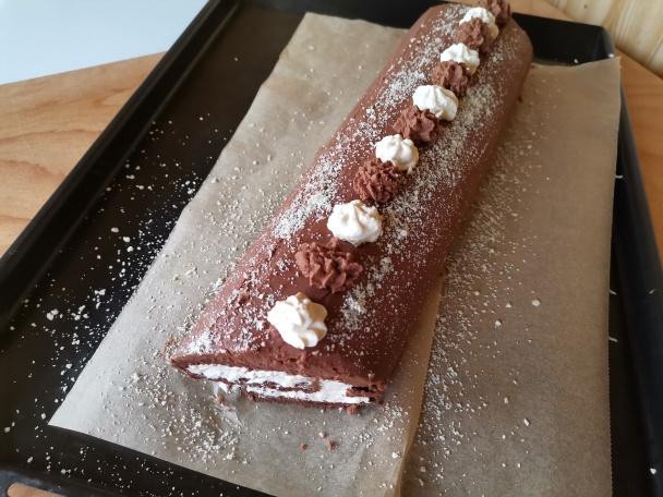 Kakaová roláda s mascarpone a čokoládou - recept postup 8