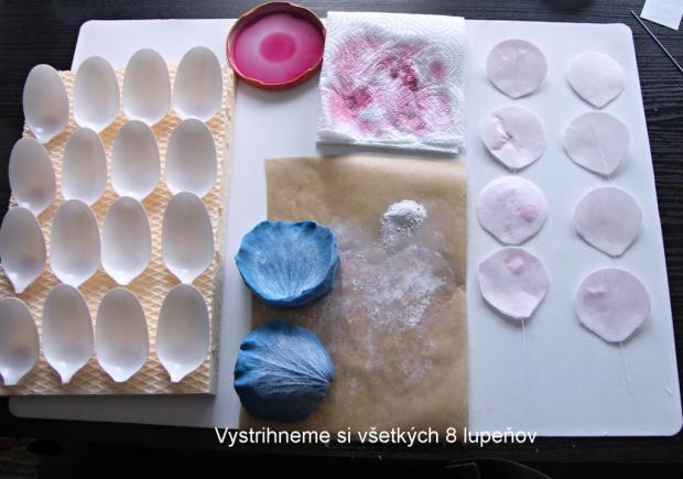 Vystrihneme si všetkých 8 lupeňov. Ruža z jedlého papiera 2 15
