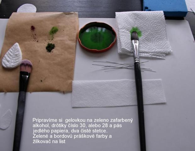 Pripravíme si alkohol zafarbený zelenou gélovou farbou, drôtiky č.30 alebo 28, pás jedlého papiera, dva čisté štetce, zelené a bordovú práškovú farbu a žilkovač na list. Ruža z jedlého papiera 2 18