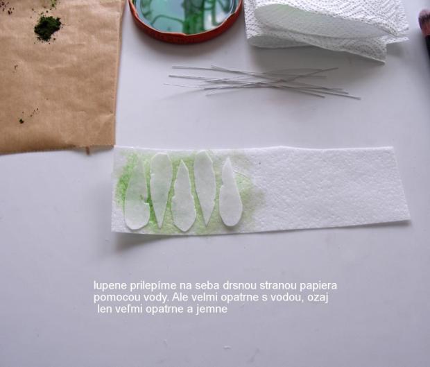 Lupene prilepíme na seba drsnou stranou papiera pomocou vody. A vodou opäť veľmi opatrne. Ruža z jedlého papiera 2 19