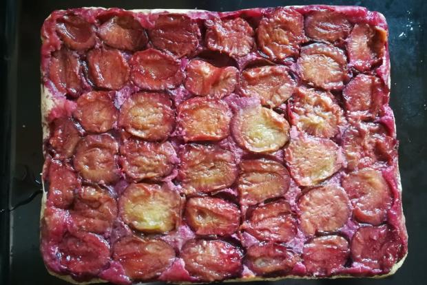 Fantastický slivkový koláč s pudingovým krémom - recept postup 5