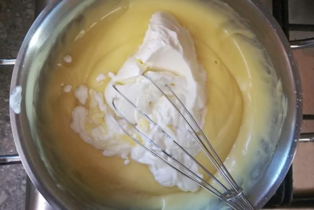 Fantastický slivkový koláč s pudingovým krémom - recept postup 6