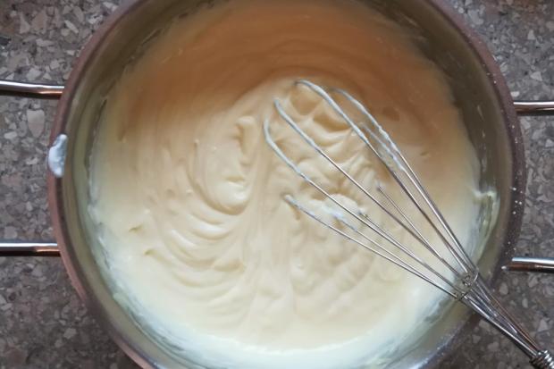 Fantastický slivkový koláč s pudingovým krémom - recept postup 7