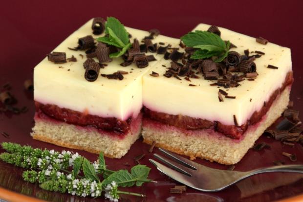 Slivkový koláč s pudingovým krémom, recept