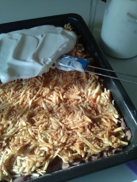 Jablkový koláč s bielkovou penou. - recept postup 6
