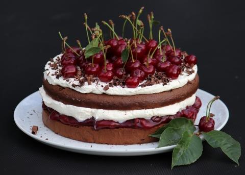 Schwarzwaldská višňová torta - recept postup 11