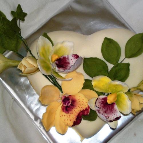 Malé srdiečko s orchideami.