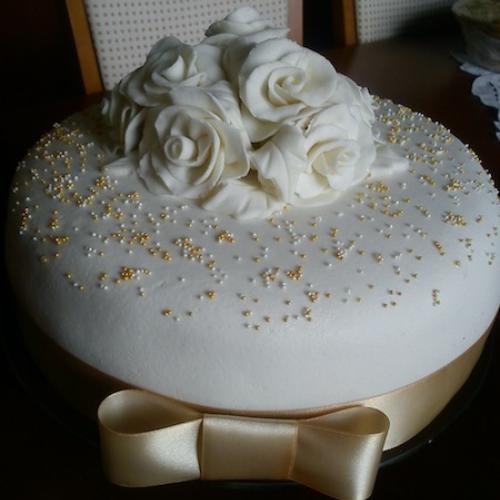 svadobná torta s ružičkami