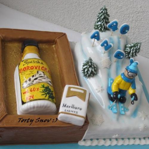 Torta Darcekova krabica a flasa Slivovice, lyz. svah s lyziarom