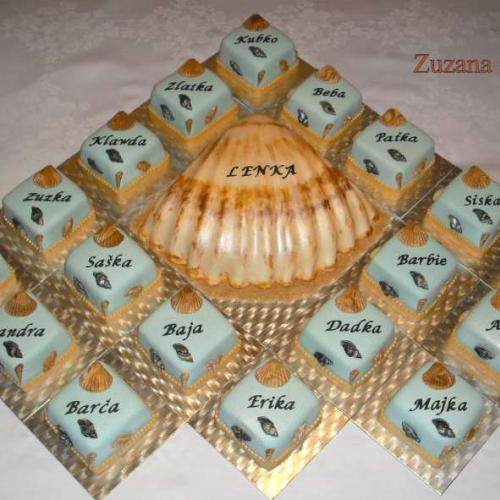 moja prvá stužková s mini-tortičkami