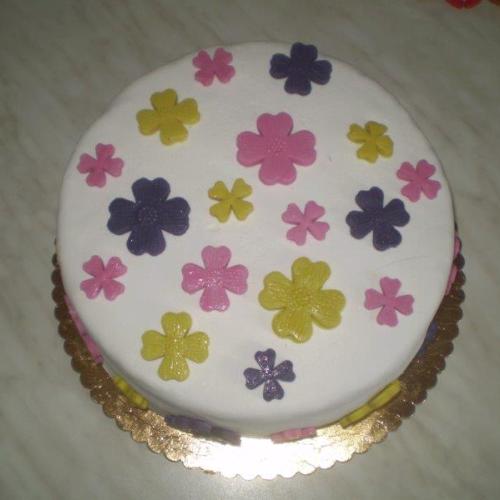Okruhla torta so stvorlistkami