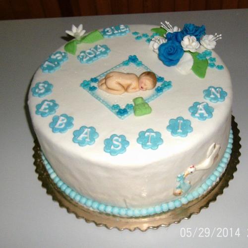Okrúhla torta na krst modro-biela