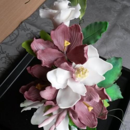 Kytica tulipánov, magnolii a ruží